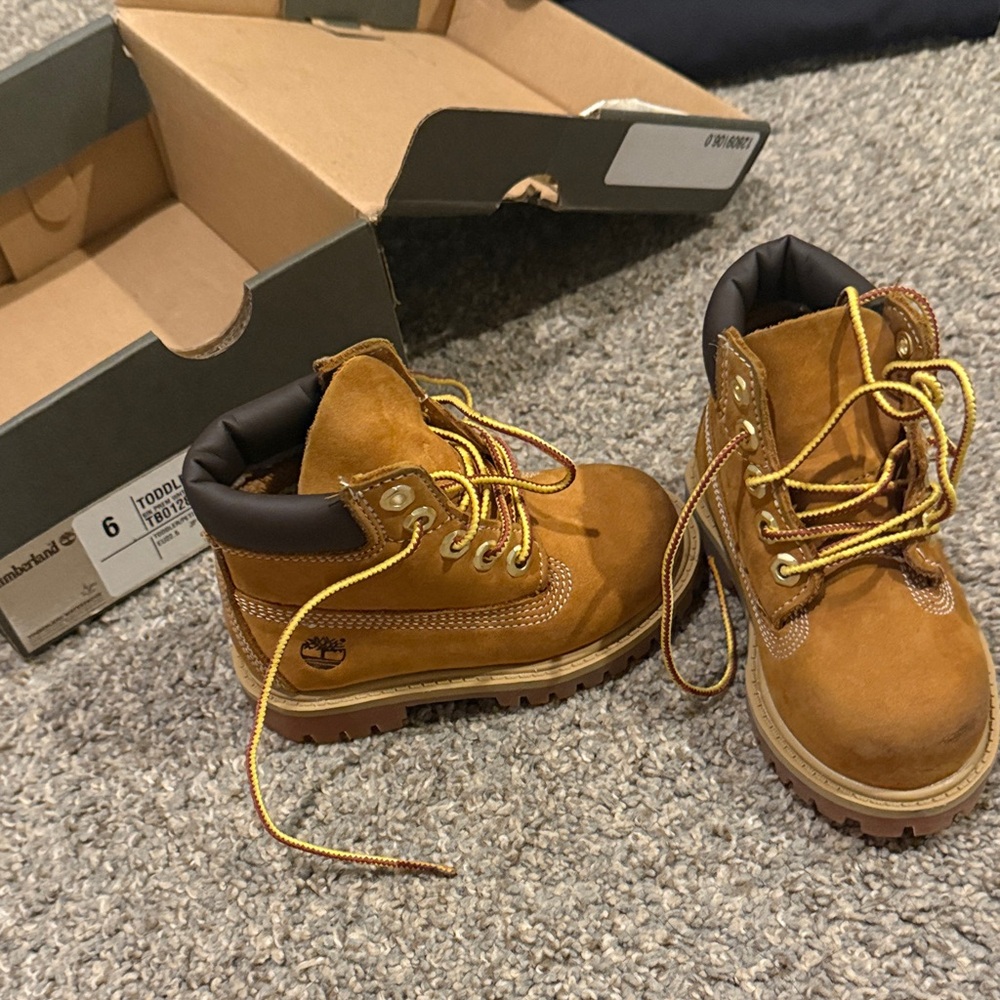 Timberland toddler Tan Lace-Up Boots